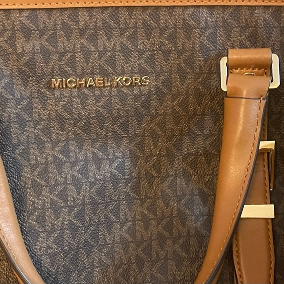 Michael Kors duffle bag/luggage - Picture 2 of 5